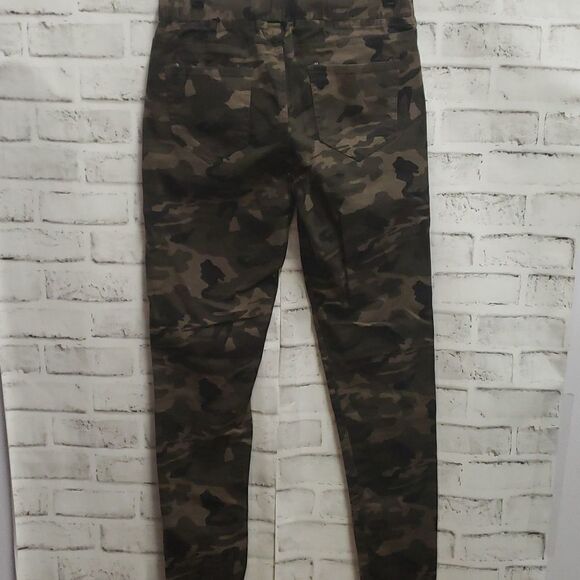 So perla pants  - Picture 3 of 3